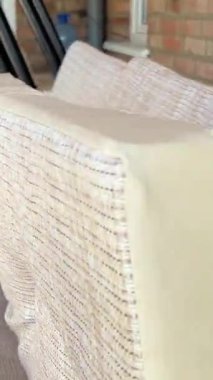 Salıncak oluşturma talimatı. Bahçede dinlenmek için bir yer. Yetenekli işçiler geniş bir arka bahçe oluşturmaya odaklanmış durumda. Yapı salıncakları içerir. Bahçe salıncağı Adım adım.