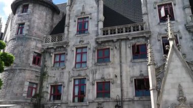 Gün batımında Vietnam 'ın Da Nang kentindeki Ba Na Hills' de harika bir ortaçağ kalesi olan Panorama manzarası. Ba Na Tepeleri