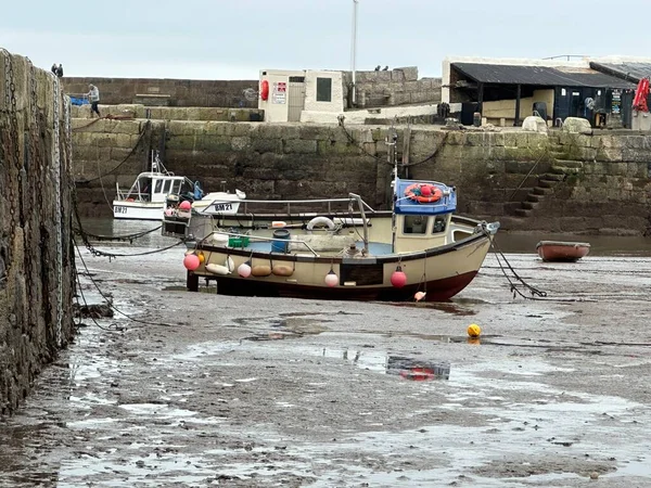 Fiskebåtar Och Båtar Stranden Hamnen Lyme Regis Dorset England — Stockfoto