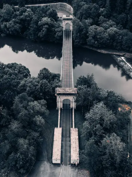 Stadlecky Zincir Köprüsü 'nün insansız hava aracı tarafından ele geçirilmesi.