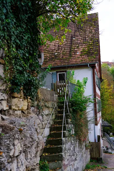 Eski Avrupa 'nın otantik sokakları, taş kaldırımlar ve eski Almanya' da evler
