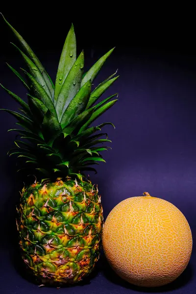 Masada ananas ve kavun