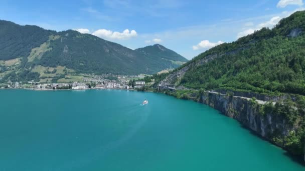 Lot Dronem Szwajcarii Nad Jeziorem Vierwaldstt Żaglówką Tle Alp — Wideo stockowe