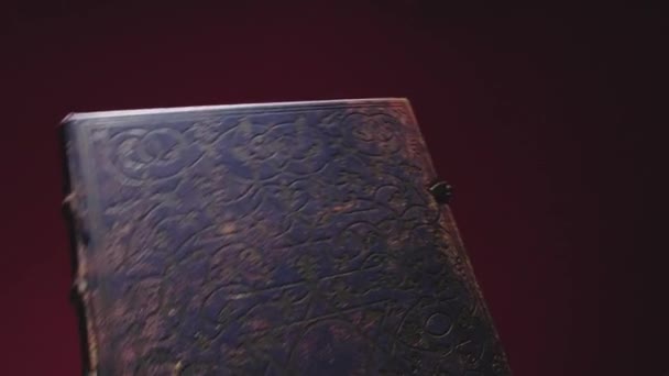 Стара Книга Чорному Тлі — стокове відео