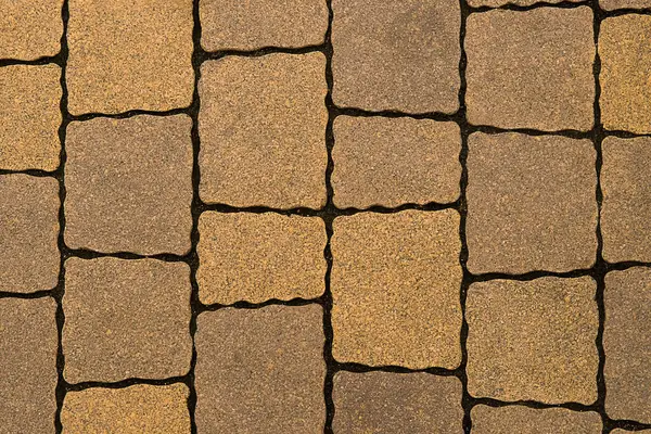 Doku ve arka plan için taş zemin fayansları. Kahverengi kıvrımlı döşeme döşemeleri sıraya dizilmiş.