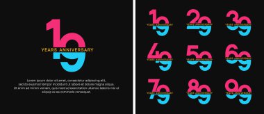 Kutlama için siyah zemin üzerinde yıl dönümü logosu tarzı pembe ve mavi renk