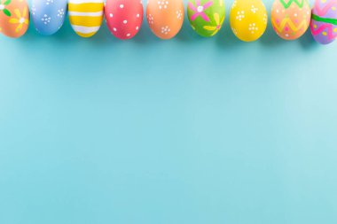 Paskalya yumurtaları çok renkli ve paskalya arkaplanı