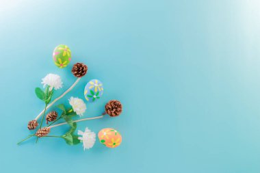 Paskalya yumurtaları çok renkli ve paskalya arkaplanı