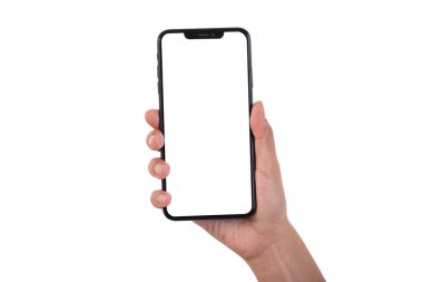 Kadınları kapatın. Beyaz arka planda akıllı telefon tutun.