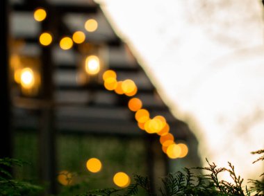 Kafede güzel bir düğün süsü.