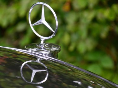 Mercedes-Benz Grubu payı: Şirket% 0,56 'lık bir düşüş hareketiyle zayıflıyor.