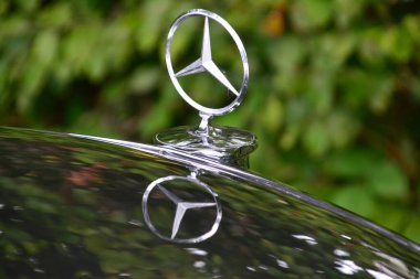 Mercedes-Benz Grubu payı: Şirket% 0,56 'lık bir düşüş hareketiyle zayıflıyor.