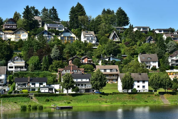 Rurberg, Eifel Milli Parkı 'ndaki Rursee' de birçok turist arasında çok popülerdir..