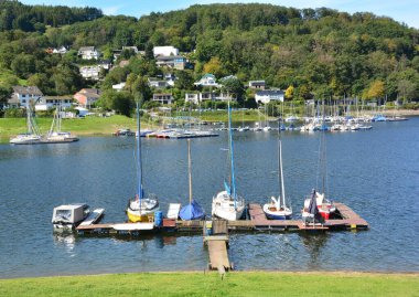 Woffelsbach, Eifel 'deki Rursee' de yat turizminin merkezidir, özellikle hafta sonu konukları için..