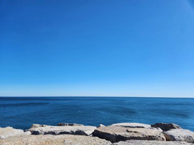 Aşağıdaki genişleyen metropol hayret verici..