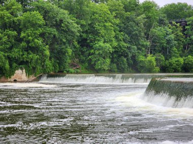 Kırsal güzellikte sükunet akıyor.