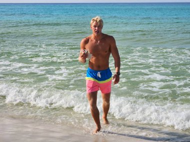 Florida 'da yaz tatilinde okyanustan kaçan bin yıllık sağlıklı bir erkek vücudu.. 