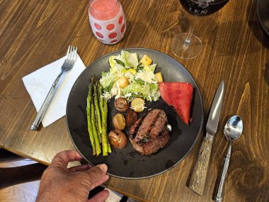 Ev yapımı fileminyon kuşkonmaz, patates, sebze ve karpuz.. 