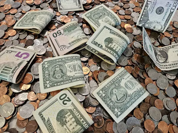 ABD para düz yatıyordu madeni para ve kağıt para.