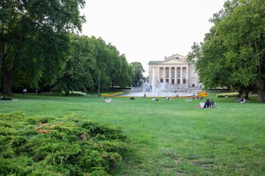 Adam Mitskevich Park ve Poznan, Polonya 'daki Büyük Tiyatro