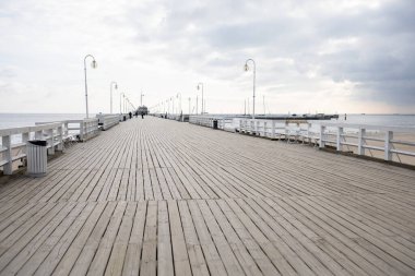 Polonya 'nın Sopot kentindeki Molo iskelesinde.