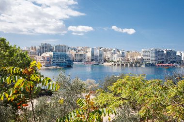 Sliema 'nın Malta' daki St. Julian kasabası panoramik manzarası