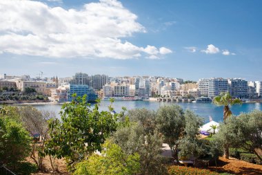 Sliema 'nın Malta' daki St. Julian kasabası panoramik manzarası
