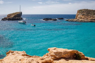 Malta panoramik üst görünümünde Mavi Göl