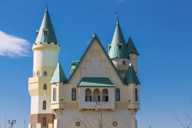 Ukrayna, Kyiv yakınlarındaki hayvanat bahçesindeki saray.