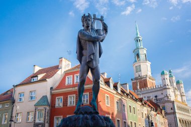 Poznan, Polonya 'daki eski pazar meydanında Apollo Çeşmesi