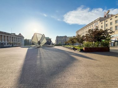 Poznan, Polonya 'daki Boş Özgürlük Meydanı' nda sabah insanlar olmadan