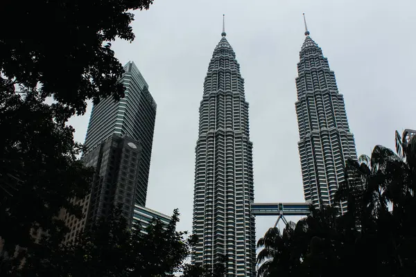 Kuala lumpur, Malezya. İkiz kulelerin manzarası.