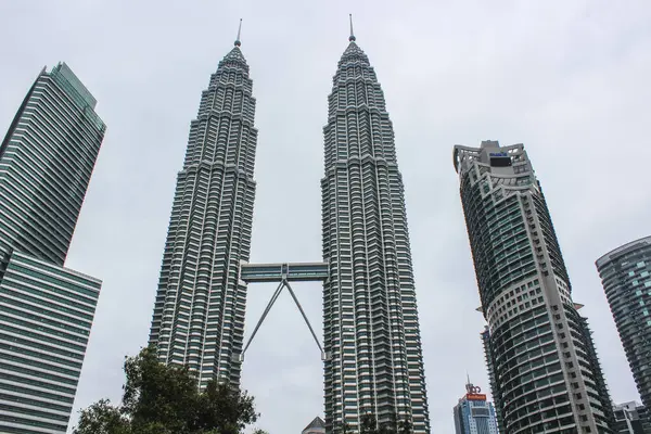 Kuala lumpur, Malezya. İkiz kuleler ve Petronas ikiz kulelerinin kuleleri.