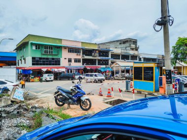 Perlis, Malezya - 21 Ocak 2024: Malezya 'nın Perlis kentinde bulunan Tayland sınırına yakın bir kompleks Arked Niaga Padang Besar binası.