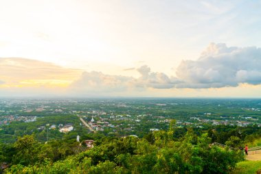 Tayland 'da Songkhla' da Alacakaranlık Gökyüzü ile birlikte Şapka Yai Şehri silueti