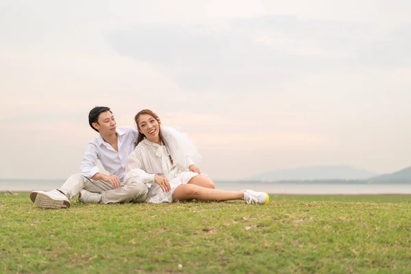 Happy Young Asian Couple Bride Groom Clothing Ready Marry Wedding — Fotografie, imagine de stoc