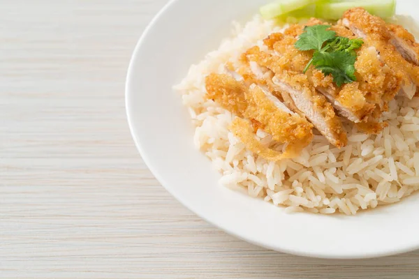 Nasi Kukus Dengan Ayam Goreng Atau Nasi Ayam Hainan Gaya — Stok Foto