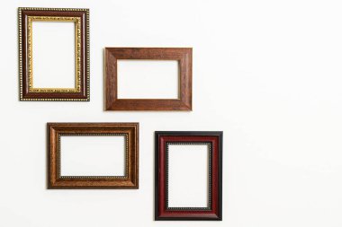 boş resim çerçevesi beyaz duvar arkaplanında kopyalama alanı ile