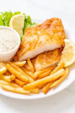 Balık ve cips - sağlıksız gıda