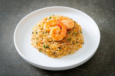 Tayland usulü ev yapımı kızarmış karides. Asya usulü.