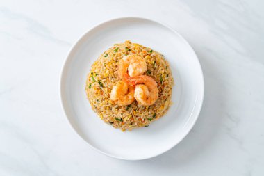 Tayland usulü ev yapımı kızarmış karides. Asya usulü.