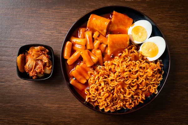 Κορεάτικα Ζυμαρικά Κορεάτικο Κέικ Ρυζιού Και Κέικ Ψαριού Και Βραστό — Φωτογραφία Αρχείου