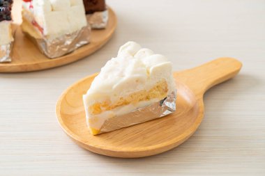 coconut cake - vanilla cake with coconut fresh cream layer