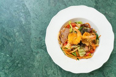 Yaki Udon - Japon usulü kızarmış Udon Eriştesi