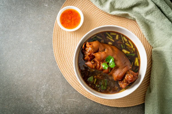 Domuz budu yahnisi ya da domuz budu - Asya yemeği tarzı