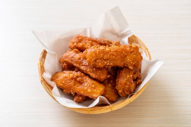 Kızarmış patates. Susamlı. Tayland usulü.