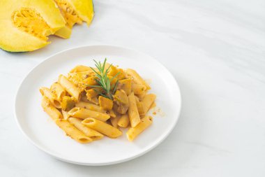 kabaklı makarna alfredo sosu - vejetaryen ve vejetaryen yemek tarzı