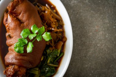 Domuz budu yahnisi ya da domuz budu - Asya yemeği tarzı