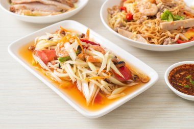 Som Tum - Baharatlı papaya salatası - Tayland yemeği tarzı