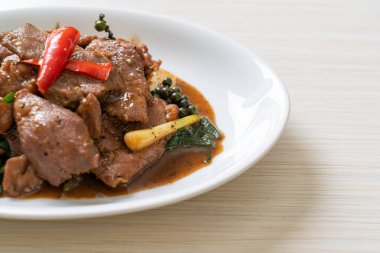 Ördekli Kızarmış Kara Biber - Asya usulü